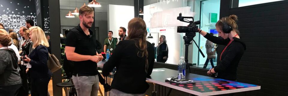 Einblick in die Dreharbeiten des Video-Interviews mit Adobe. Einblick in die Dreharbeiten des Video-Interviews mit Adobe.