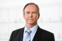 Werner Kaiser kennt sich als Director Global Service bestens mit dem Support- und Service-Angebot von EOS aus. Werner Kaiser kennt sich als Director Global Service bestens mit dem Support- und Service-Angebot von EOS aus.