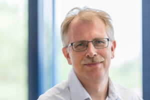 Autor: Dipl.-Ing. Robert Heller ist bei Weiss u.a. verantwortlich für die Konstruktion der Produktions- und Automatisierungstechnik. Autor: Dipl.-Ing. Robert Heller ist bei Weiss u.a. verantwortlich für die Konstruktion der Produktions- und Automatisierungstechnik.
