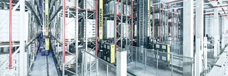 SSI Schäfer hat für das neue Distributionszentrum von Gebr. Heinemann in Erlensee die technischen Gewerke realisiert. SSI Schäfer hat für das neue Distributionszentrum von Gebr. Heinemann in Erlensee die technischen Gewerke realisiert.