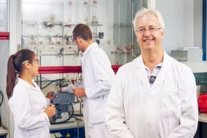 Professor Helmut Ehrenberg vom Institut für Angewandte Materialien (IAM) des KIT koordiniert in „FestBatt“ die Methodenplattform Charakterisierung. Professor Helmut Ehrenberg vom Institut für Angewandte Materialien (IAM) des KIT koordiniert in „FestBatt“ die Methodenplattform Charakterisierung.