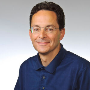 Richard Rovner, Vice President of Marketing von MathWorks: "MATLAB, Simulink und die entsprechenden Toolboxen erlauben die schnelle Entwicklung von Algorithmen und die automatische Codegenerierung für Computer Vision, Signalverarbeitung, Robotik sowie Steuerungs- und Regelsysteme." Richard Rovner, Vice President of Marketing von MathWorks: "MATLAB, Simulink und die entsprechenden Toolboxen erlauben die schnelle Entwicklung von Algorithmen und die automatische Codegenerierung für Computer Vision, Signalverarbeitung, Robotik sowie Steuerungs- und Regelsysteme."