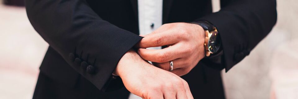 Es fehlt an Leadern – Neben Manger-Kompetenzen, wie analytischen und organisatorischen Fähigkeiten, braucht der Leader ein gewisses Charisma. Es fehlt an Leadern – Neben Manger-Kompetenzen, wie analytischen und organisatorischen Fähigkeiten, braucht der Leader ein gewisses Charisma.