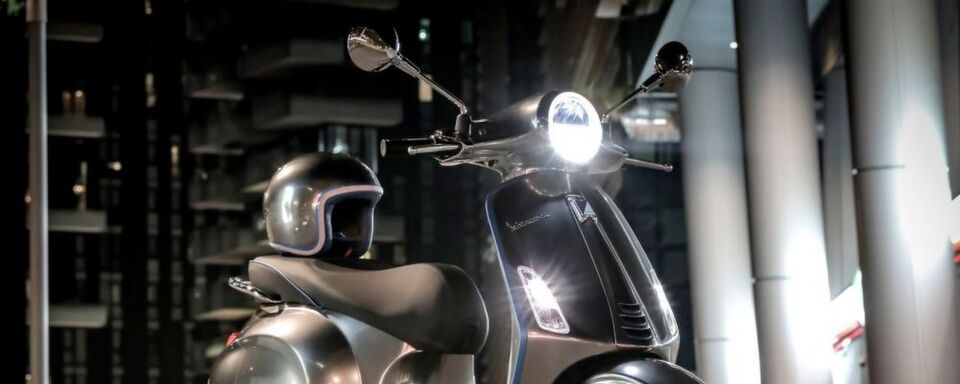 Die flächendeckende Vermarktung der Vespa Elettrica über das Piaggio-Händlernetz beginnt im November 2018 anlässlich der Motorradmesse Eicma 2018 in Mailand. Die flächendeckende Vermarktung der Vespa Elettrica über das Piaggio-Händlernetz beginnt im November 2018 anlässlich der Motorradmesse Eicma 2018 in Mailand.