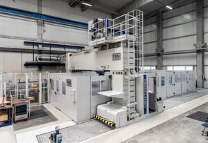 Dreh- und Fräsmaschine mit einem verfahrbaren Portal für die Vertikalbearbeitung sowie begehbare X-Achsen Dreh- und Fräsmaschine mit einem verfahrbaren Portal für die Vertikalbearbeitung sowie begehbare X-Achsen