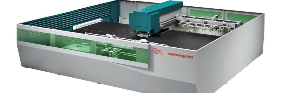 Erstmals zeigt Salvagnini die neue Stanz-Laser-Maschine S1 auf der Euroblech 2018. Erstmals zeigt Salvagnini die neue Stanz-Laser-Maschine S1 auf der Euroblech 2018.