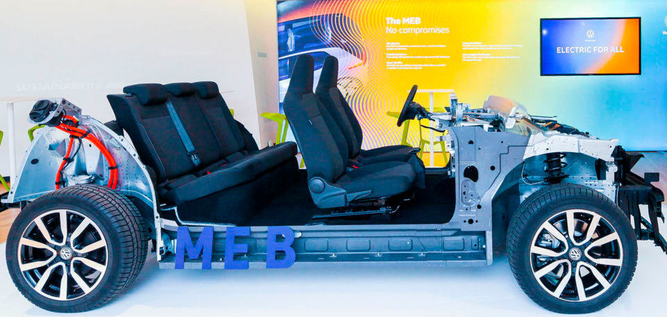 Volkswagen zeigte Mitte September in Dresden erstmals das Chassis seiner neuen Elektromodellfamilie ID. Es ist von Beginn an konsequent auf E-Antriebe ausgelegt. Volkswagen zeigte Mitte September in Dresden erstmals das Chassis seiner neuen Elektromodellfamilie ID. Es ist von Beginn an konsequent auf E-Antriebe ausgelegt.