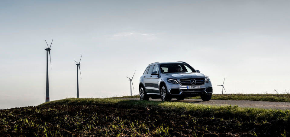 Der Mercedes GLC F-Cell tankt Wasserstoff. Der Mercedes GLC F-Cell tankt Wasserstoff.