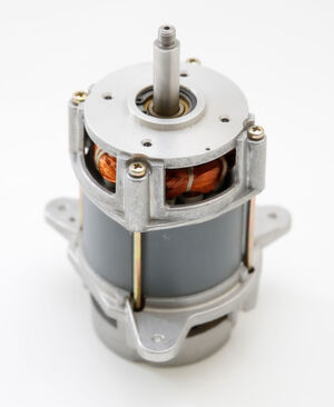 Motoren für Zentrifugen müssen kompakt sein, hohe Drehzahlen erreichen sowie möglichst leise und vibrationsarm laufen. Motoren für Zentrifugen müssen kompakt sein, hohe Drehzahlen erreichen sowie möglichst leise und vibrationsarm laufen.