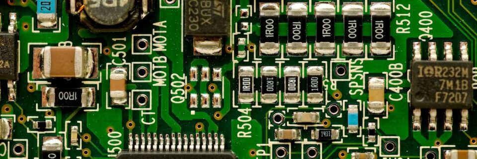 Laut ZVEI soll alleine im laufenden Jahr die Zahl der Beschäftigten in der Elektrobranche um rund 13.000 gestiegen sein. Laut ZVEI soll alleine im laufenden Jahr die Zahl der Beschäftigten in der Elektrobranche um rund 13.000 gestiegen sein.