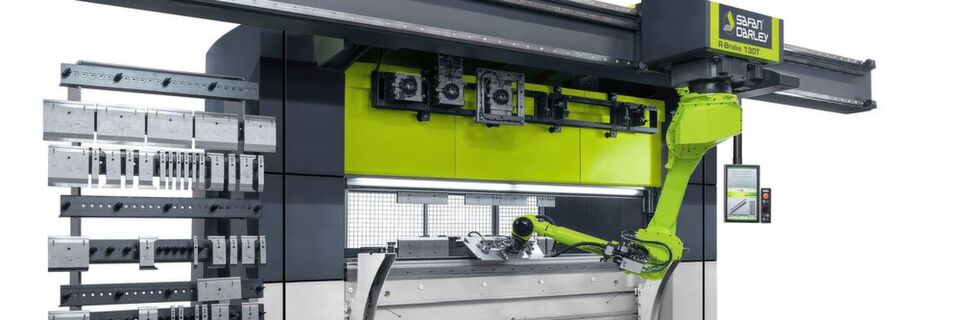 Bei der neuen R-Brake 130T hat Safan-Dyrley Abkantpresse und Roboter in einem System integriert. Bei der neuen R-Brake 130T hat Safan-Dyrley Abkantpresse und Roboter in einem System integriert.