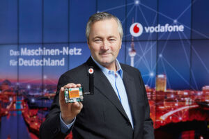 Hannes Ametsreiter, CEO Vodafone Deutschland: „Das Maschinennetz ist ein zentrales Standbein für die digitale Revolution und ein wichtiger Schritt zu 5G.” Hannes Ametsreiter, CEO Vodafone Deutschland: „Das Maschinennetz ist ein zentrales Standbein für die digitale Revolution und ein wichtiger Schritt zu 5G.”