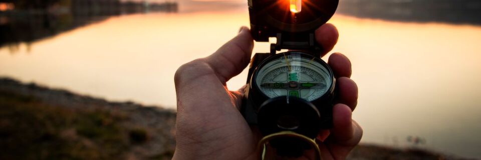 Leadership im B2B: Führungskräfte haben die Aufgabe ihr Unternehmen weiterzuentwickeln und stets voranzutreiben. Leadership im B2B: Führungskräfte haben die Aufgabe ihr Unternehmen weiterzuentwickeln und stets voranzutreiben.