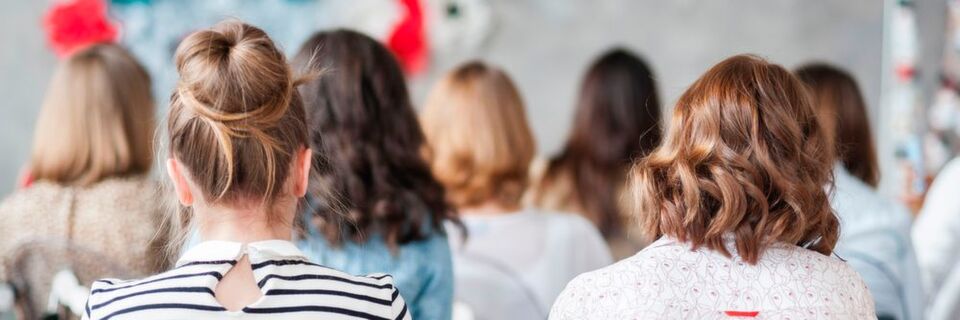 Der Messestand soll bestenfalls zu jeder Zeit gut besucht sein. Wie das funktioniert? Er muss aus der Masse herausstechen. Der Messestand soll bestenfalls zu jeder Zeit gut besucht sein. Wie das funktioniert? Er muss aus der Masse herausstechen.