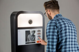Das Foto- und Videosystem von UpReach soll zu einem individuellen Markenerlebnis am Messestand verhelfen. Das Foto- und Videosystem von UpReach soll zu einem individuellen Markenerlebnis am Messestand verhelfen.