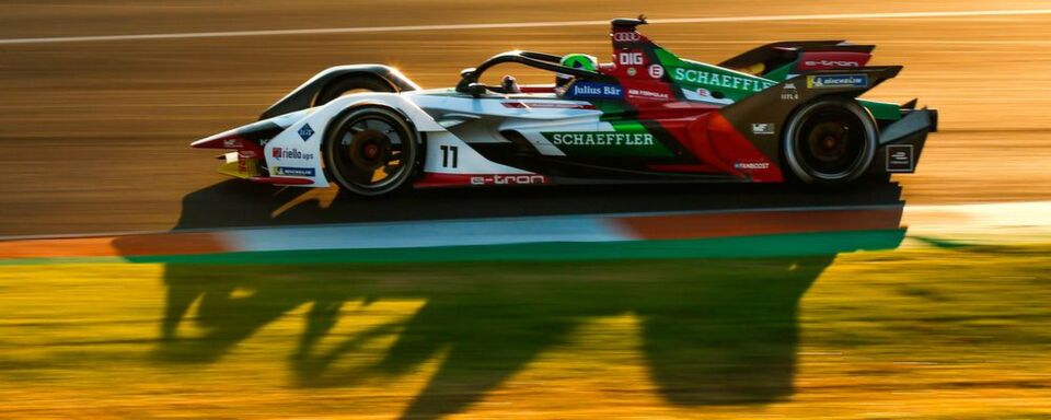 Die neuen Audi E-Trons für die Formel E werden erstmals in Valencia präsentiert. Die neuen Audi E-Trons für die Formel E werden erstmals in Valencia präsentiert.
