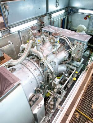 Eine Industriegasturbine der Leistungsklasse <10 MW auf dem Prüfstand. Turbinen dieser Leistungsklasse werden optimiert für den Einsatz in dezentralen KWK-Anlagen. Eine Industriegasturbine der Leistungsklasse <10 MW auf dem Prüfstand. Turbinen dieser Leistungsklasse werden optimiert für den Einsatz in dezentralen KWK-Anlagen.