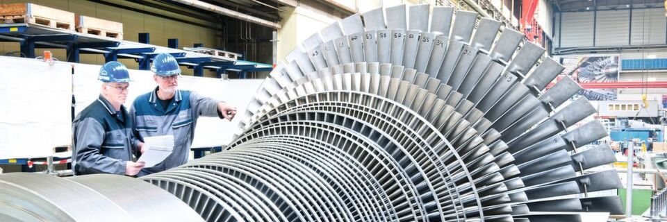 Dampfturbinen übernehmen bei regenerativer Energieerzeugung die Energiewandlung, beispielsweise in Biomasse-gefeuerten Kraftwerken oder Solarthermieanlagen. Dampfturbinen übernehmen bei regenerativer Energieerzeugung die Energiewandlung, beispielsweise in Biomasse-gefeuerten Kraftwerken oder Solarthermieanlagen.