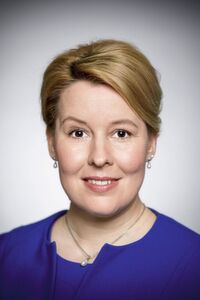 Die Bundesfamilienministerin Dr. Franziska Giffey sieht in Digitalisierung des Elterngelds einen wichtiger Baustein auf dem Weg zur Digitalisierung aller Familienleistungen Die Bundesfamilienministerin Dr. Franziska Giffey sieht in Digitalisierung des Elterngelds einen wichtiger Baustein auf dem Weg zur Digitalisierung aller Familienleistungen