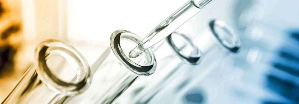 Abb. 1: Labore der pharmazeutischen Industrie gelangen zunehmend unter Druck. Abb. 1: Labore der pharmazeutischen Industrie gelangen zunehmend unter Druck.