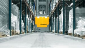 Die Hochregalstapler EKX arbeiten bei Samdistribution auch auf unebenen Böden schnell und effizient. Die Hochregalstapler EKX arbeiten bei Samdistribution auch auf unebenen Böden schnell und effizient.