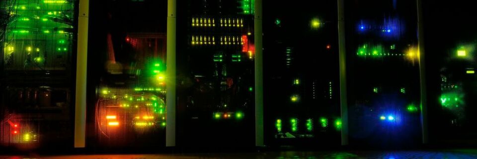 Legacy-Systeme können die Umstrukturierung der IT ausbremsen, doch Hybrid-Infrastrukturen lassen sich durchaus realisieren. Legacy-Systeme können die Umstrukturierung der IT ausbremsen, doch Hybrid-Infrastrukturen lassen sich durchaus realisieren.