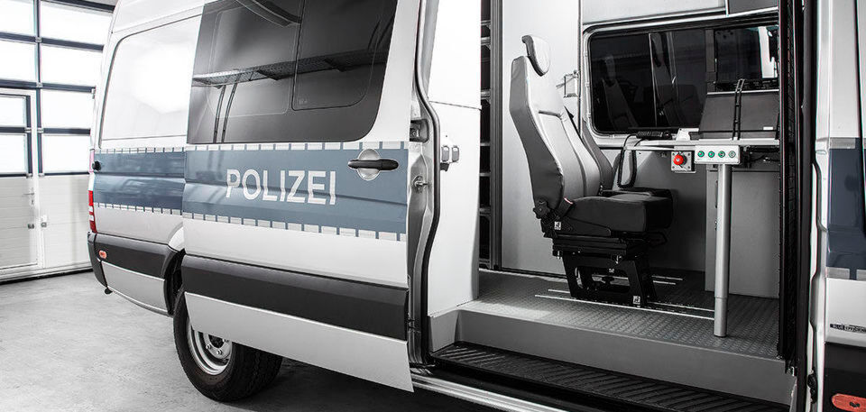 Die Norrenbrock Technik GmbH integriert Licht- und Signaltechnik sowie Funk- und Kommunikationstechnik in die Fahrzeuge von Behörden oder Organisationen mit Sicherheitsaufgaben. Die Norrenbrock Technik GmbH integriert Licht- und Signaltechnik sowie Funk- und Kommunikationstechnik in die Fahrzeuge von Behörden oder Organisationen mit Sicherheitsaufgaben.