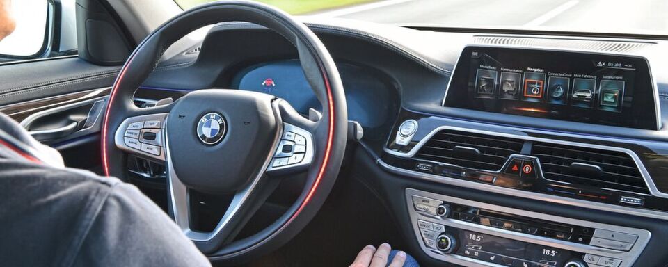 BMW arbeitet künftig mit den Software-Experten KPIT und TTTech im Bereich des automatisierten Fahrens zusammen. BMW arbeitet künftig mit den Software-Experten KPIT und TTTech im Bereich des automatisierten Fahrens zusammen.