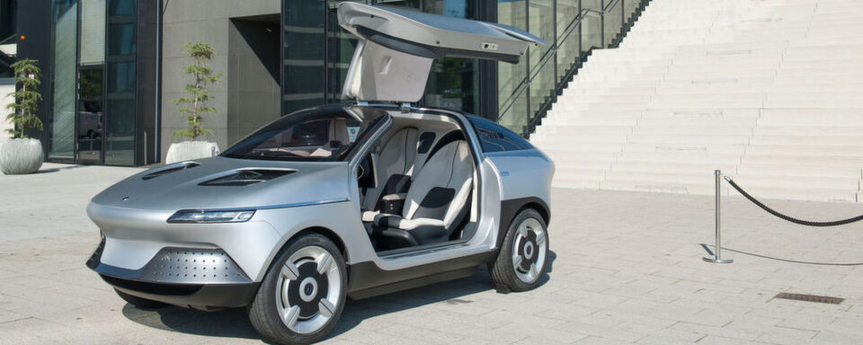Auf der Electronica zeigt Asahi Kasei das Demonstrationsfahrzeug AKXY, das die Automobilkompetenz des Unternehmens unter Beweis stellen soll. Auf der Electronica zeigt Asahi Kasei das Demonstrationsfahrzeug AKXY, das die Automobilkompetenz des Unternehmens unter Beweis stellen soll.
