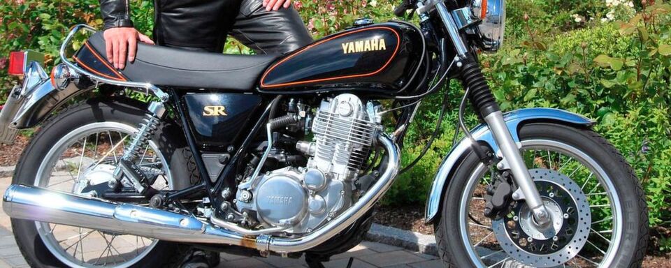 Kontrollierter Rückruf: Bei der Yamaha SR400 kann die Verbindung zwischen Motor und Ölbehälter undicht werden. Kontrollierter Rückruf: Bei der Yamaha SR400 kann die Verbindung zwischen Motor und Ölbehälter undicht werden.