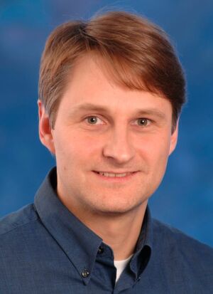 Diplom Physiker Frank Koch hob seine erste Firma 1996 aus der Taufe. Danach arbeitete er 16 Jahre für internationale Firmen wie zum Beispiel Microsoft und Samsung in Europa. Diplom Physiker Frank Koch hob seine erste Firma 1996 aus der Taufe. Danach arbeitete er 16 Jahre für internationale Firmen wie zum Beispiel Microsoft und Samsung in Europa.