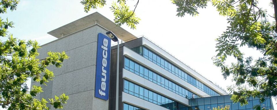 Faurecia gründet mit Michelin ein Joint Venture zur Produktion von Wasserstoff-Brennstoffzellensystemen. Faurecia gründet mit Michelin ein Joint Venture zur Produktion von Wasserstoff-Brennstoffzellensystemen.