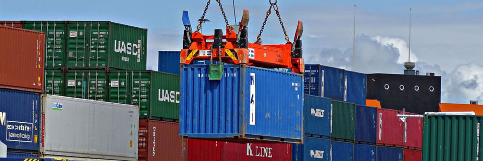 Damit Sicherheitsteams Container über ihren gesamten Lebenszyklus hinweg schützen können, müssen sie die Docker-Container-Technologie verstehen und Prozesse und Tools einführen, die auf diese Umgebungen zugeschnitten sind. Damit Sicherheitsteams Container über ihren gesamten Lebenszyklus hinweg schützen können, müssen sie die Docker-Container-Technologie verstehen und Prozesse und Tools einführen, die auf diese Umgebungen zugeschnitten sind.