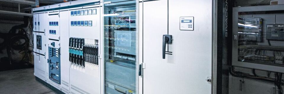 Klebs+Hartmann legt seinen Fokus auf Planung, Projektierung und Fertigung von Niederspannungs-Hauptverteilungen gemäß den Anforderungen der IEC 61439 bis 4000 Ampere (A) Stromstärke. Klebs+Hartmann legt seinen Fokus auf Planung, Projektierung und Fertigung von Niederspannungs-Hauptverteilungen gemäß den Anforderungen der IEC 61439 bis 4000 Ampere (A) Stromstärke.