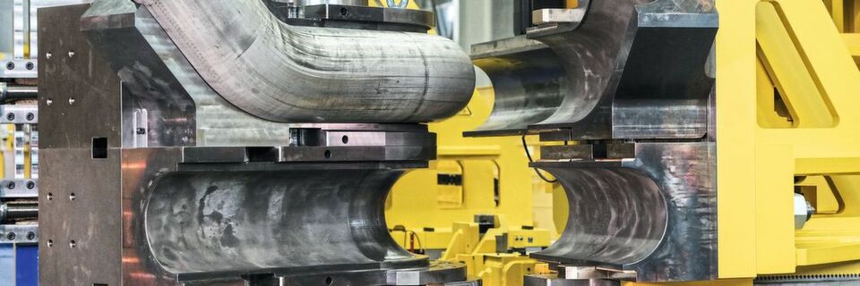 Große Rohrdurchmesser: Einfache wie komplexe Rohrgeometrien lassen sich mit der gigantischen Maschine schnell, flexibel, präzise und effizient fertigen. Große Rohrdurchmesser: Einfache wie komplexe Rohrgeometrien lassen sich mit der gigantischen Maschine schnell, flexibel, präzise und effizient fertigen.