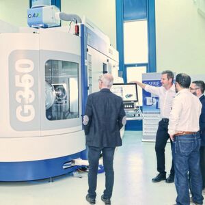 Die Grob G-Baureihe ist für eine hochproduktive flexible Fertigung ausgelegt. X-Data hat während der Reimmann Technet Days die Praxistauglichkeit seiner ganzheitlichen CAM-Lösung auf der Grob G350 präsentiert: vom Erstellen eines neuen Fertigungsauftrags über das CAM-Programmieren mit NC-Code basierender Abtragssimulation bis zum Übertragen der NC-Datei auf die Maschine. Die Grob G-Baureihe ist für eine hochproduktive flexible Fertigung ausgelegt. X-Data hat während der Reimmann Technet Days die Praxistauglichkeit seiner ganzheitlichen CAM-Lösung auf der Grob G350 präsentiert: vom Erstellen eines neuen Fertigungsauftrags über das CAM-Programmieren mit NC-Code basierender Abtragssimulation bis zum Übertragen der NC-Datei auf die Maschine.