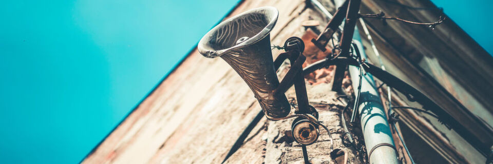 Die Kommunikation mit den Kunden ist im B2B-Bereich sehr wichtig. Ein wesentlicher Kanal dafür sind mittlerweile die sozialen Medien geworden. Die Kommunikation mit den Kunden ist im B2B-Bereich sehr wichtig. Ein wesentlicher Kanal dafür sind mittlerweile die sozialen Medien geworden.