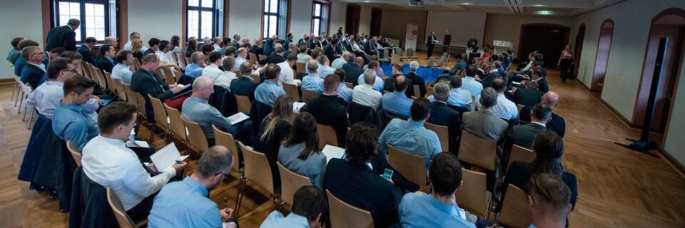 Rund 180 Teilnehmerinnen und Teilnehmer waren auf dem 2. Smart Process Manufacturing Kongress in Würzburg. Rund 180 Teilnehmerinnen und Teilnehmer waren auf dem 2. Smart Process Manufacturing Kongress in Würzburg.