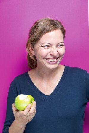 Dr. Kathrin Ohla beschäftigt sich in ihrer wissenschaftlichen Arbeit mit dem Geschmack. Dr. Kathrin Ohla beschäftigt sich in ihrer wissenschaftlichen Arbeit mit dem Geschmack.