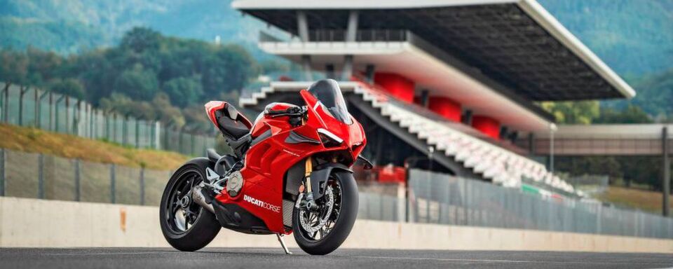 Ducati bringt eine von Motorsport-Fans sehnsüchtig erwartete Version der Panigale V4 für die Superbike-WM nach Mailand. Ducati bringt eine von Motorsport-Fans sehnsüchtig erwartete Version der Panigale V4 für die Superbike-WM nach Mailand.