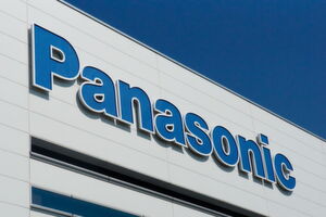 Logo des japanischen Elektronikkonzerns Panasonic auf einem Fabrikgebäude. Der Konzern stellt in Fukuoka unter anderem Überwachungskameras und kleinere Elektronikgeräte her. Vor sechs Jahren sah es fast so aus, als würde der Technik-Riese Panasonic sein großes Jubiläum vielleicht nicht mehr erleben. Doch zum 100. Gründungstag hat sich der Konzern wieder berappelt. Logo des japanischen Elektronikkonzerns Panasonic auf einem Fabrikgebäude. Der Konzern stellt in Fukuoka unter anderem Überwachungskameras und kleinere Elektronikgeräte her. Vor sechs Jahren sah es fast so aus, als würde der Technik-Riese Panasonic sein großes Jubiläum vielleicht nicht mehr erleben. Doch zum 100. Gründungstag hat sich der Konzern wieder berappelt.