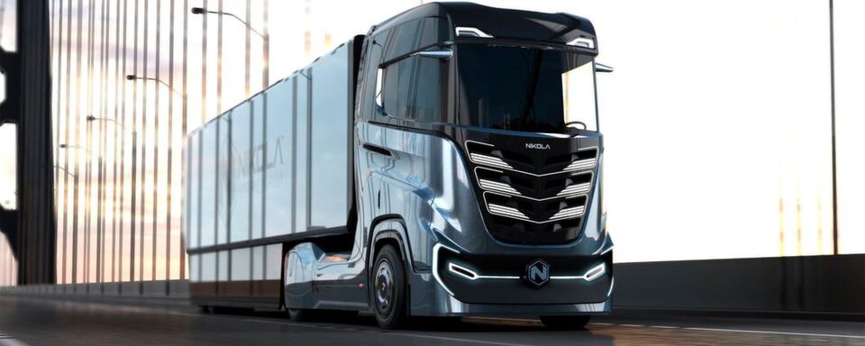 Der von einer Brennstoffzelle angetriebene Lastwagen „Nikola Tre“ wird im April 2019 in der „Nikola World“ in Phoenix, Arizona, vorgestellt, die Produktion in einer neuen europäischen Fabrik soll frühestens 2022 starten. Der von einer Brennstoffzelle angetriebene Lastwagen „Nikola Tre“ wird im April 2019 in der „Nikola World“ in Phoenix, Arizona, vorgestellt, die Produktion in einer neuen europäischen Fabrik soll frühestens 2022 starten.