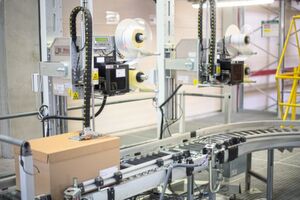 Die Etikettendruckspender Legi Air 4050 E lassen sich Bluhm Systeme zufolge an unterschiedlichste Produktionsumgebungen anpassen. Die Etikettendruckspender Legi Air 4050 E lassen sich Bluhm Systeme zufolge an unterschiedlichste Produktionsumgebungen anpassen.
