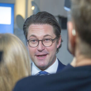 Bundesverkehrsminister Andreas Scheuer sieht die Autohersteller in der Bringschuld. Bundesverkehrsminister Andreas Scheuer sieht die Autohersteller in der Bringschuld.