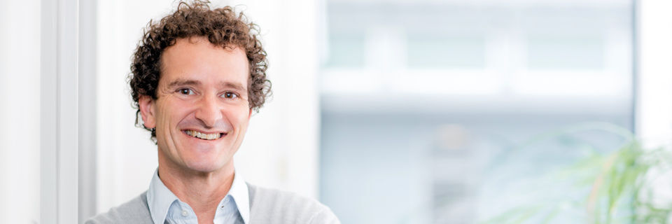 Prof. Dr. Thomas Hofmann, CTO 1plusX & Co-Founder Recommind Prof. Dr. Thomas Hofmann, CTO 1plusX & Co-Founder Recommind