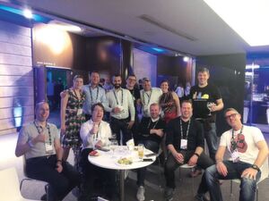 Hintere Reihe (v.l.n.r.): Rebecca Quinlan (Datto), Simon Berger, Felix Zöbisch (beide be-solutions), Kai Osthoff (Osthoff innovations), Maximilian und Susanne Pfister (beide niteflite networxx), Saša Knifić (analog IT), Vordere Reihe (v.l.n.r.) Markus Rex (Datto), Patrick Kelbch (Space4host), Jan-Peter Wens (analog IT), Andreas Schweizer (diverto), Sven Rous (Datto) Hintere Reihe (v.l.n.r.): Rebecca Quinlan (Datto), Simon Berger, Felix Zöbisch (beide be-solutions), Kai Osthoff (Osthoff innovations), Maximilian und Susanne Pfister (beide niteflite networxx), Saša Knifić (analog IT), Vordere Reihe (v.l.n.r.) Markus Rex (Datto), Patrick Kelbch (Space4host), Jan-Peter Wens (analog IT), Andreas Schweizer (diverto), Sven Rous (Datto)