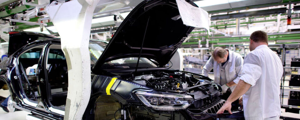 Die Passat-Produktion in Emden steht laut einem Medienbericht vor dem Aus. Die Passat-Produktion in Emden steht laut einem Medienbericht vor dem Aus.