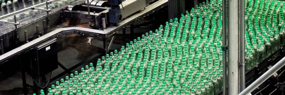In einer intelligenten Fabrik müssen Daten nicht nur erfasst, sondern auch zur schnellen und intelligenten Weiterverarbeitung genutzt werden können. In einer intelligenten Fabrik müssen Daten nicht nur erfasst, sondern auch zur schnellen und intelligenten Weiterverarbeitung genutzt werden können.