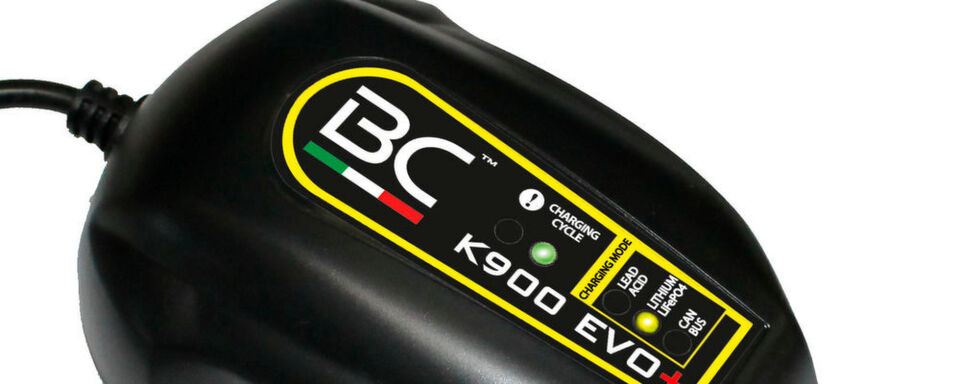 Das BC K900 EVO+ ist nach Herstellerangaben eines der komplettesten Motorrad-Ladegeräten auf dem Markt. Das BC K900 EVO+ ist nach Herstellerangaben eines der komplettesten Motorrad-Ladegeräten auf dem Markt.