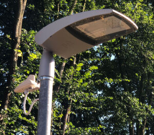 Die mit IoT-Sensoren ausgestatteten Straßenlaternen ermöglichen eine granulare und direkte Steuerung und überwachung der Straßenbeleuchtung. Die mit IoT-Sensoren ausgestatteten Straßenlaternen ermöglichen eine granulare und direkte Steuerung und überwachung der Straßenbeleuchtung.